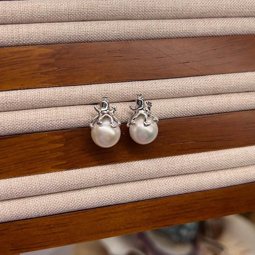 M227 S925 Freshwater Pearl Post Earrings Octopus Sterling Silver Metal Mermaid